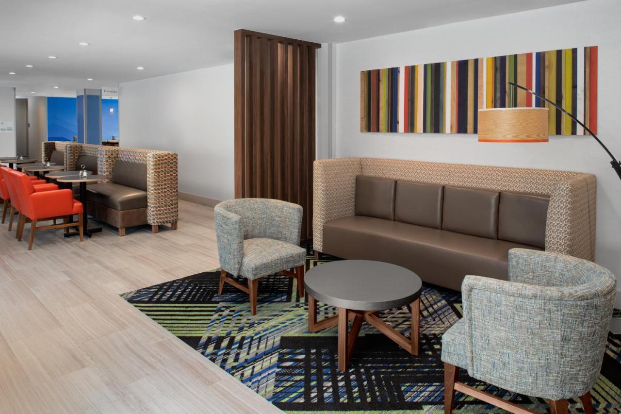 Holiday Inn Express & Suites Woodside Laguardia Airport New York Exterior photo