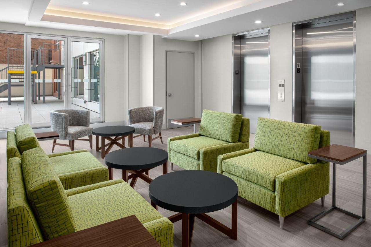 Holiday Inn Express & Suites Woodside Laguardia Airport New York Exterior photo